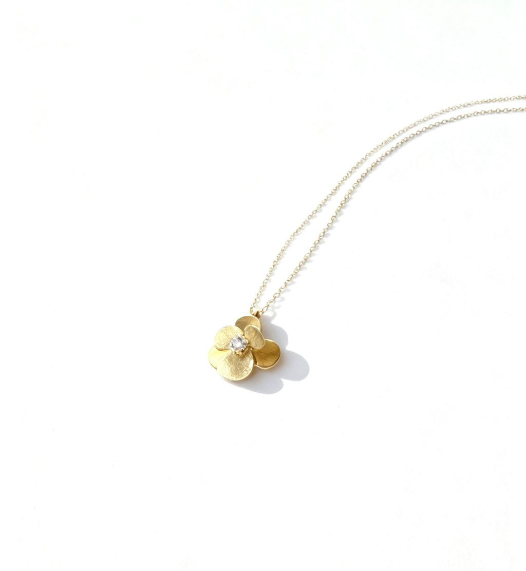 Elegante Blumen-Halskette mit Kristall – 925er Silber vergoldet